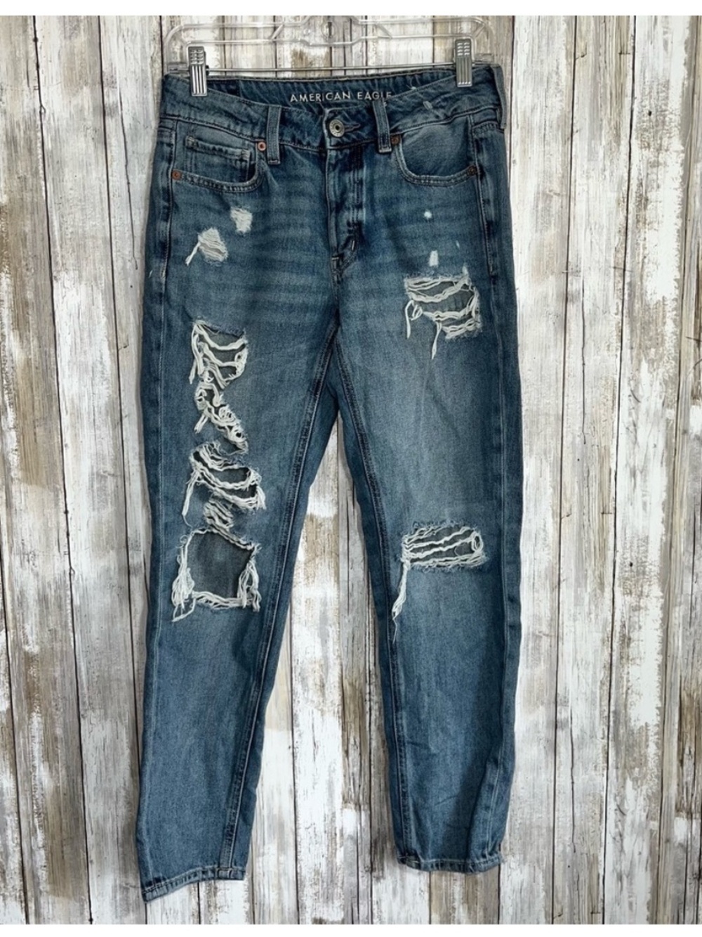 American Eagle Tomgirl High Rise Button Distressed Regular Wash Women’s 4